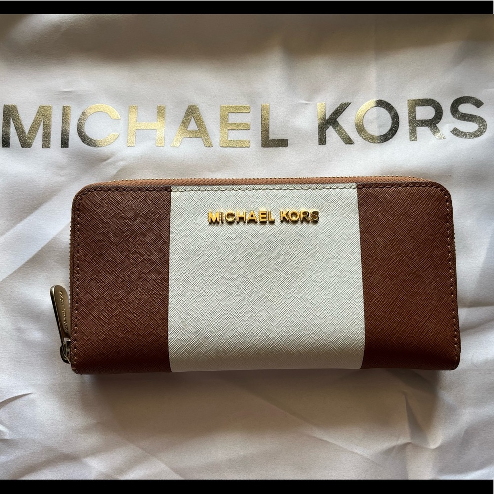 MK Continental Zippered Wallet